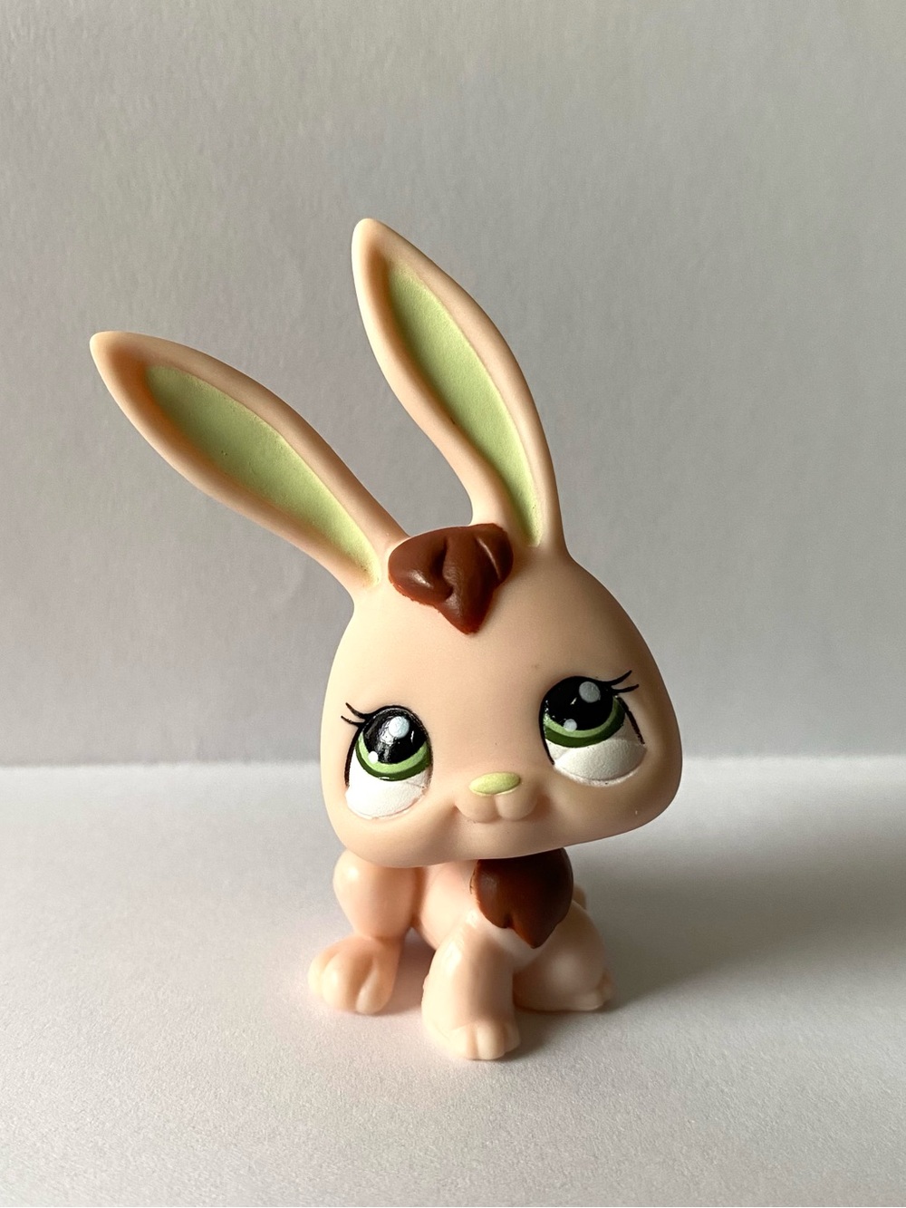 Littlest Pet Shop LPS Bunny Rabbit Hasbro 2006 Pink Rabbit with Green Eyes